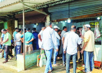 मटण, चिकन व मासळीवर ताव