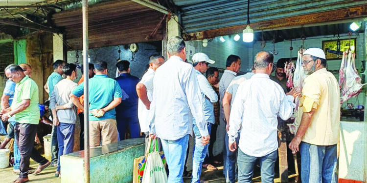 मटण, चिकन व मासळीवर ताव