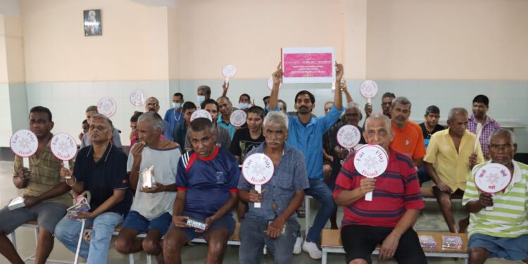 खारघरच्या जीवन ज्योत आश्रमात मिठाई वाटप