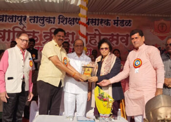 स्मार्ट मोबाईलपेक्षा ध्येय स्मार्ट ठेवा: सिमरत गायकवाड