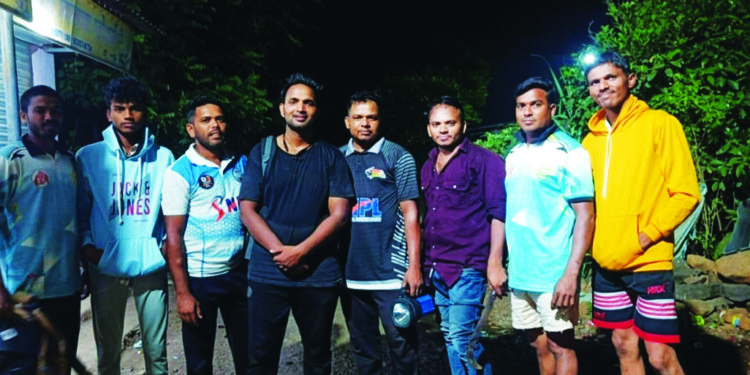 तरुणाची विकट गडावरून सुखरूप सुटका