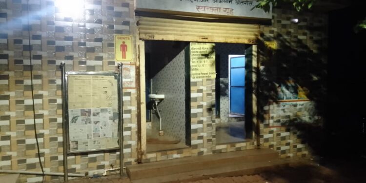 सार्वजनिक स्वच्छतागृहामध्ये दुर्गंधी