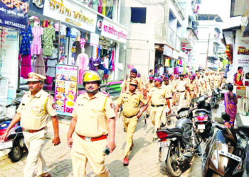 नागोठण्यात पोलिसांचे पथ संचलन
