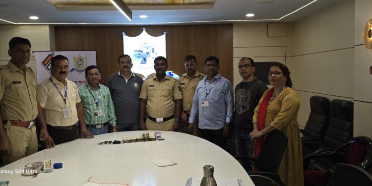 शेडूंग टोलनाक्यावर जिवंत काडतुसांसह रोकड जप्त