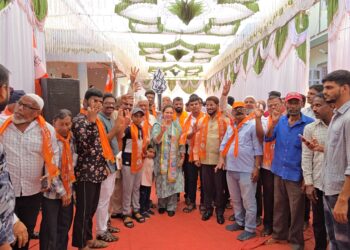 आमदारांना घाम फोडणारा पक्षप्रवेश