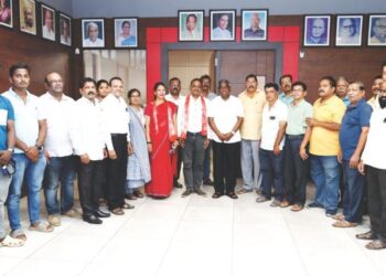 चेंढरेमध्ये शिंदे गटाला भगदाड