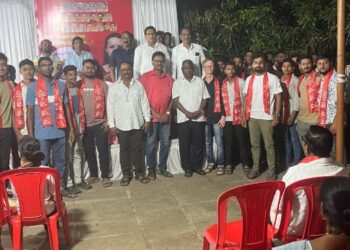 परहूरचे युवा कार्यकर्ते शेतकरी कामगार पक्षात