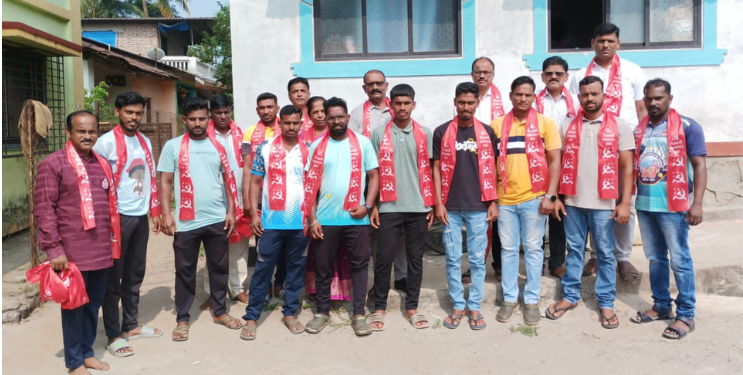 ताराबंदर येथील कार्यकर्त्यांचा शेकापमध्ये प्रवेश