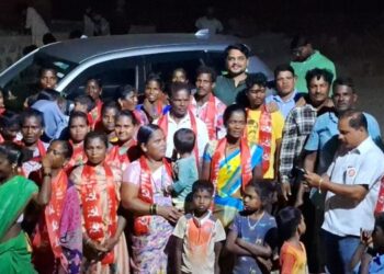 उसरोलीत शिंदे गटाला भगदाड