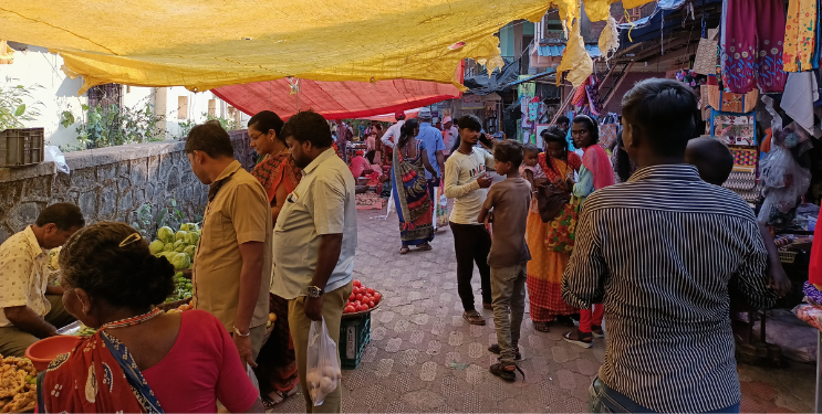 तळा शहरात आठवडा बाजाराला सुरुवात