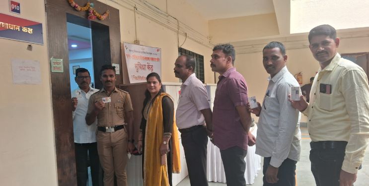 टपाली मतदानासाठी उत्स्फुर्त प्रतिसाद