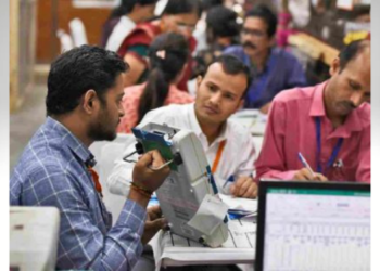 मतदान कर्मचार्‍यांचा भत्ता रोखीनेच