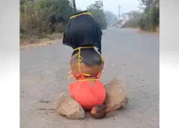 धक्कादायक! महाडमध्ये मतदानाच्या दिवशीच भानामतीचा प्रकार