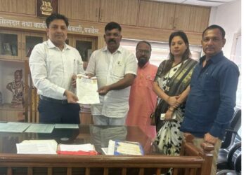 ईव्हीएम मशीन बंद करा