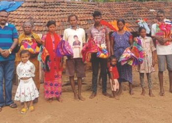 आदिवासी बांधवांना दिली मायेची ऊब