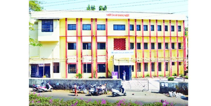 वाचनालयाच्या इमारतीला नवा साज