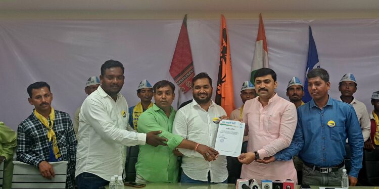 ‘आप’चा सुधाकर घारेंना पाठिंबा