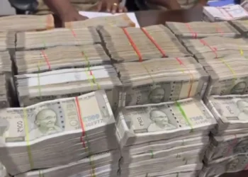 नेरुळमधील बांधकाम व्यावसायिकाच्या घरावर छापा; करोडोंची रोकड जप्त