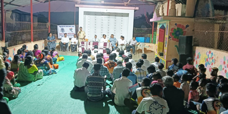 बालविवाहाबाबत आदिवासींचे प्रबोधन