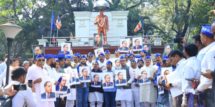 मविआकडून विधानभवन परिसरात आंदोलन