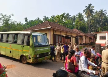 मिडीबसच्या रेडिएटरचा पाईप फुटला; 25 प्रवासी भाजले