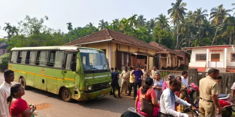 मिडीबसच्या रेडिएटरचा पाईप फुटला; 25 प्रवासी भाजले