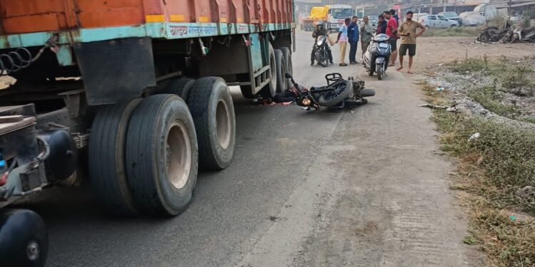 मुंबई-गोवा महामार्गावर भीषण अपघात! ट्रेलरची दुचाकीला धडक; दुचाकीस्वाराचा मृत्यू