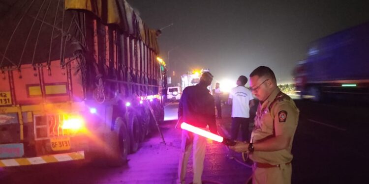 कोळशाने भरलेल्या ट्रकला आग