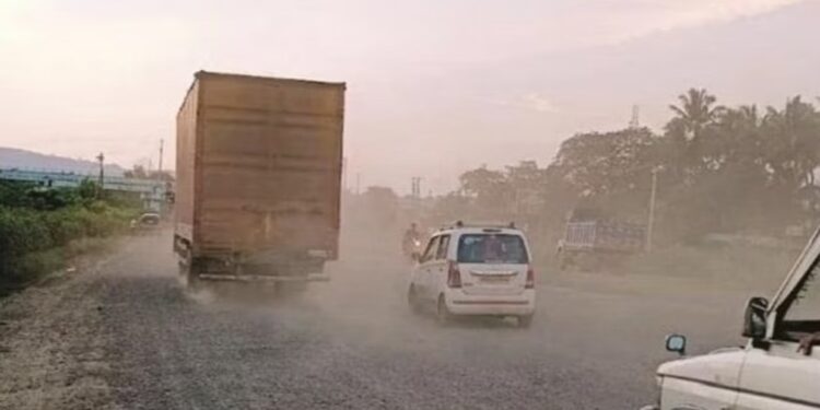 मुंबई-गोवा महामार्गावर धुळीचे साम्राज्य