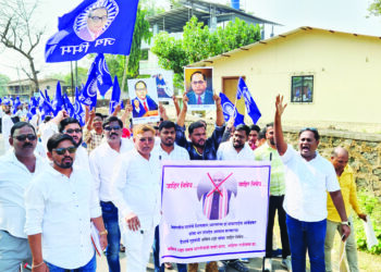 अमित शाहांनी देशाची माफी मागावी