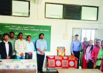 पीएनपी महाविद्यालयाकडून महामानवाला अभिवादन