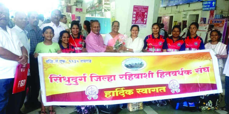 दिव्यांग क्रिकेटपटूंना मदत