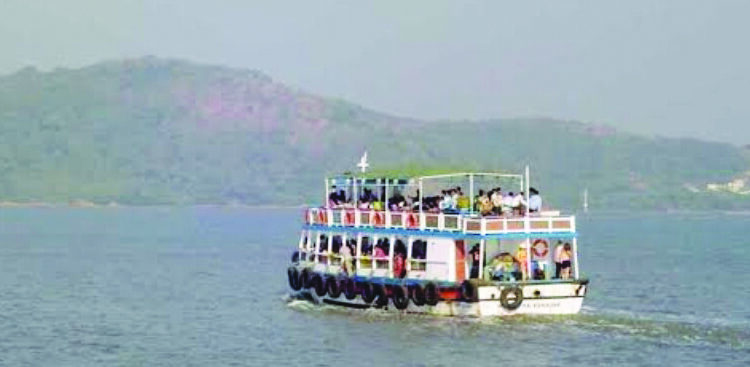 बोट दुर्घटनेमुळे पर्यटकांची संख्या रोडावली