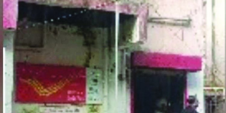 उरण पोस्ट ऑफिस धोकादायक इमारतीत