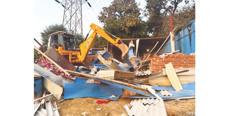 अनधिकृत बांधकामावर पालिकेची कारवाई