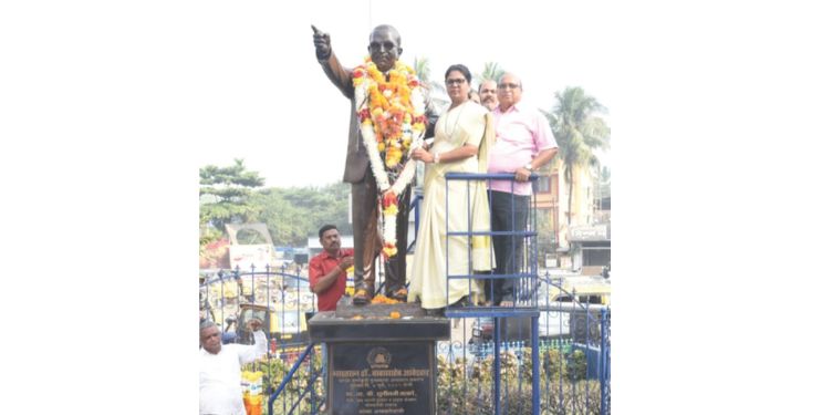 जिल्ह्यात महामानवाला अभिवादन