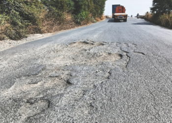 कोप्रोली-खोपटा पूल रस्त्याला खड्ड्यांचे विघ्न