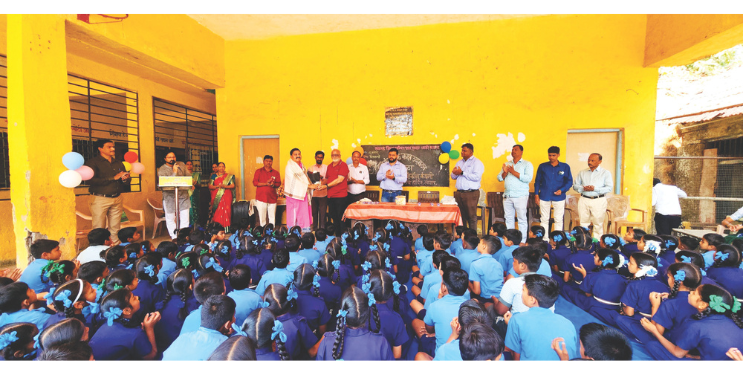 आवरे शाळेत संगणक कक्षाचे उद्घाटन