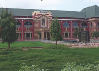 कडाक्याच्या थंडीतही राजकारण तापले