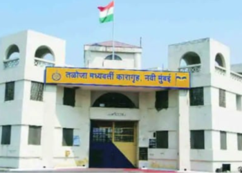 तुरुंगातील अधिकारी, शिपायाला अटक