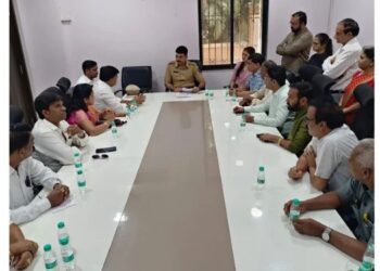 मराठी कुटुंबाच्या मारहाण प्रकरणी राजकीय नेते एकवटले