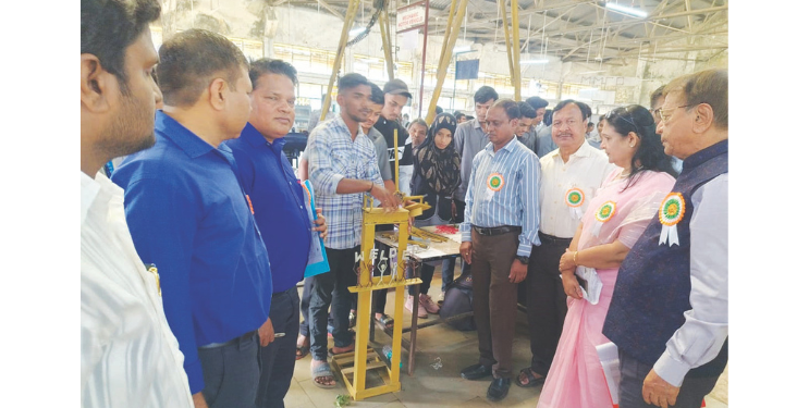 विद्यार्थ्यांना व्यक्त होण्यासाठी तंत्र प्रदर्शन महत्त्वाचे: नितीन चौधरी