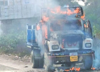 चारोटी टोल नाक्याजवळ ट्रकला आग