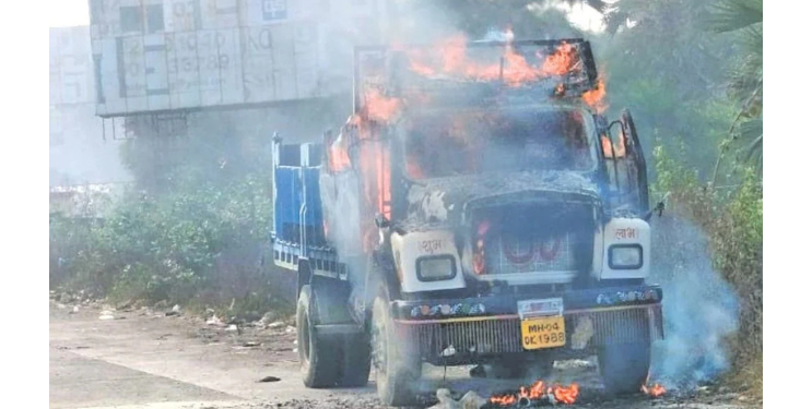 चारोटी टोल नाक्याजवळ ट्रकला आग