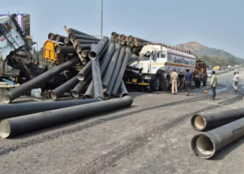 विवळवेढे उड्डाणपुलावर भीषण अपघात