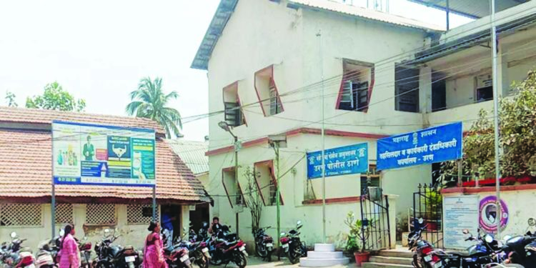 शासकीय कार्यालयात दलालांचा सुळसुळाट