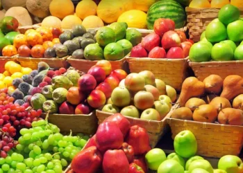 देशी-विदेशी फळांची रेलचेल