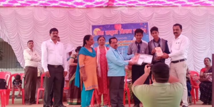 विज्ञान प्रदर्शनात एम.बी. पाटील स्कूलचे यश