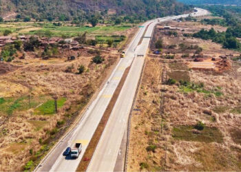 महामार्गाचे काम रखडले