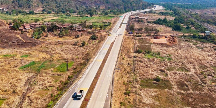 महामार्गाचे काम रखडले